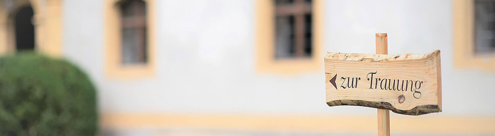Wir empfehlen euch die besten Trauredner für eure Zeremonie